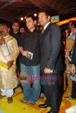 Aamir Khan, Sachin Tendulkar at CNN IBN heroes event in Trident, Mumbai on 10th March 2010 (2)~0.JPG